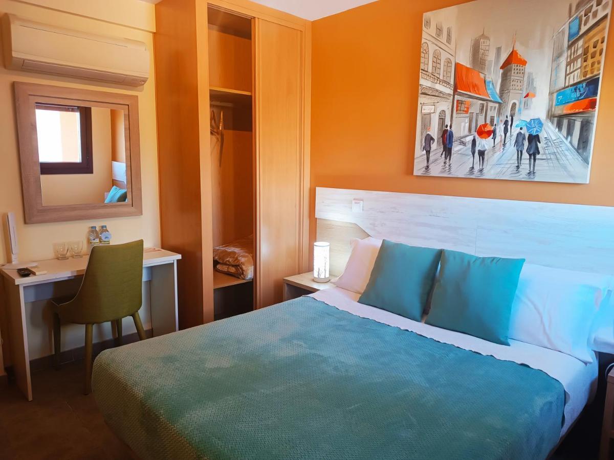 Hotel Alma Rosa นาวาลูเอ็นกา ภายนอก รูปภาพ