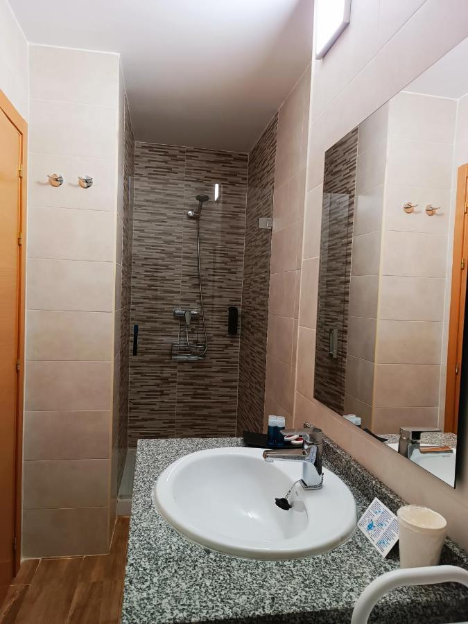 Hotel Alma Rosa นาวาลูเอ็นกา ภายนอก รูปภาพ